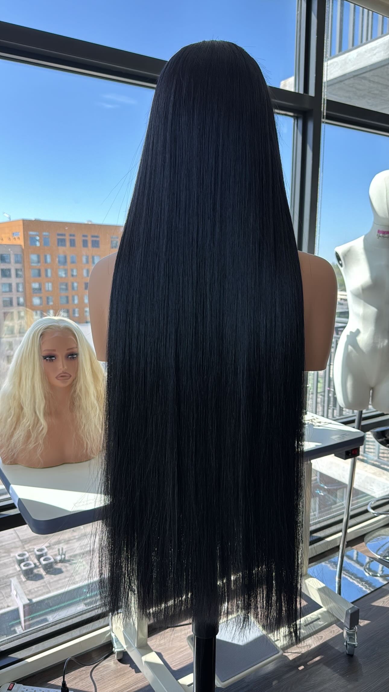36" Mariah Wig
